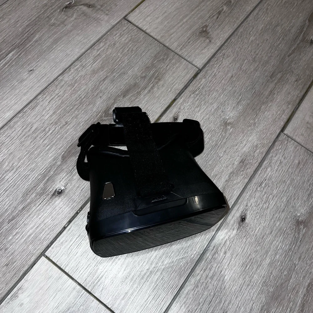 This is a VR set.